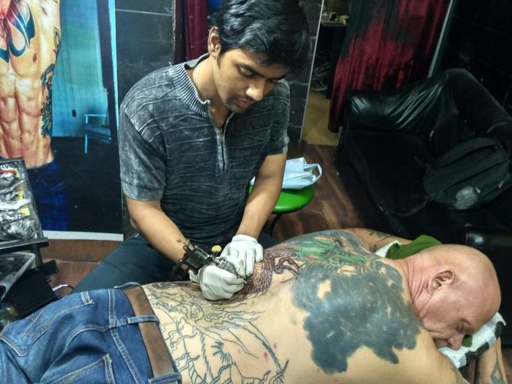alex tattooing on clent